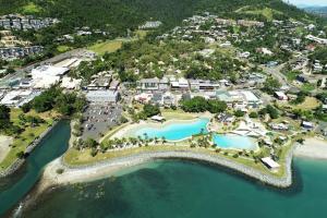 STAR VIEW 9, POOL, WIFI, SLEEP 4, BEST VIEWS IN AIRLIE