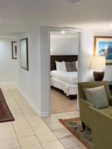 Renovated English Basement 2bdrm Home near METRO