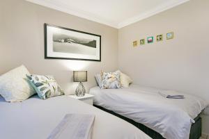 Beach penthouse-style living,self checkin,king beds