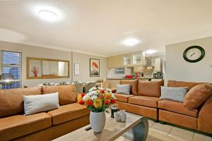 Beach penthouse-style living,self checkin,king beds