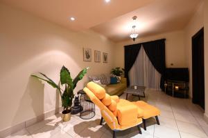 Newly furnished. Cozy apartment. Quite location.