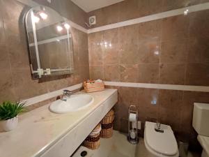 Vila Magna near The Strip with BBQ, AC, Balcony, Parking, 4 TVs and Free wifi