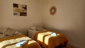 Appartements APPARTEMENT, LA ROUTE DES GRANDES ALPES , 5 couchages, GARAGE pour motards, cyclistes, POSSIBILITE de studios supplementaires, si plus de 6 pers : photos des chambres
