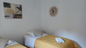 Appartements APPARTEMENT, LA ROUTE DES GRANDES ALPES , 8 couchages, GARAGE pour motards, cyclistes, POSSIBILITE de studios supplementaires, si plus de 8 personnes : photos des chambres