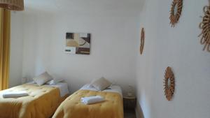 Appartements APPARTEMENT, LA ROUTE DES GRANDES ALPES , 8 couchages, GARAGE pour motards, cyclistes, POSSIBILITE de studios supplementaires, si plus de 8 personnes : photos des chambres