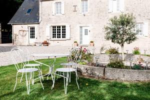 Maisons d'hotes La Ferme d'Ervee de Saint-Roch : Chambre Double avec Salle de Bains Privative