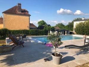 Maisons de vacances La Petite maison de Celine & Frederic avec piscine a Prehy : photos des chambres