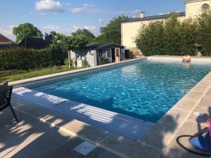 Maisons de vacances La Petite maison de Celine & Frederic avec piscine a Prehy : photos des chambres