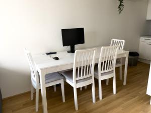 Modern & Sunny 52m2 Apartment with Balcony & Fast WIFI