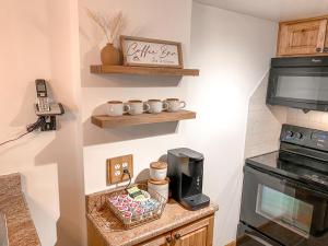 Ski-In Ski-out Luxury Condo with Hot Tub and pools