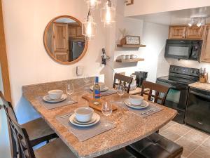 Ski-In Ski-out Luxury Condo with Hot Tub and pools