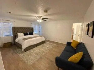 Large Modern Family Home! - Soncy