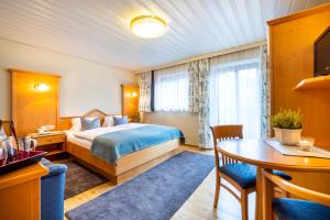 Double Room with Balcony room in Sportpension Bergblick