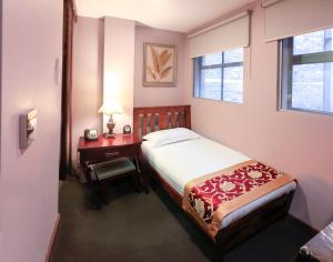 Compact Single room in Megaboom City Hotel