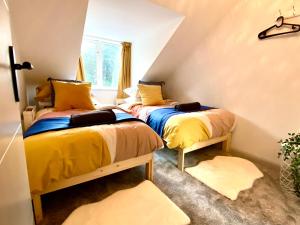 Beautiful Stylish 2 Bedroom Apartment! - 5 Minute Walk to the Best Beach! - Great Location - Parking - Fast WiFi - Smart TV - Newly decorated - sleeps up to 6! Close to Bournemouth & Poole Town Centre & Sandbanks