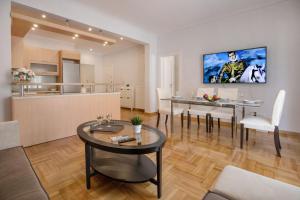 Upscale Luxury Athens Renovated Dream Home in One of the most Favorable Locations by National Gardens, Zoo & Hellenic Parliament in Syntagma and Stylish Exquisite Kolonaki neighborhood - Апартаменты/квартиры, Афины