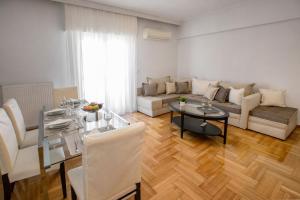 Upscale Luxury Athens Renovated Dream Home in One of the most Favorable Locations by National Gardens, Zoo & Hellenic Parliament in Syntagma and Stylish Exquisite Kolonaki neighborhood