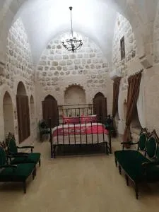 Mardin tarihi ulu Cami yanı, tarihi Konak - Kızıltepe