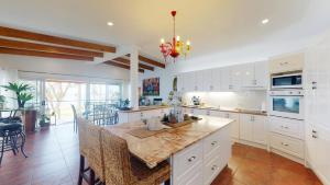 Palazzo on the Beach - Beachmere