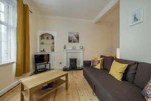 Bright flat in Lauder Centre - New Channelkirk