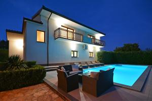 Villa Bisko with heated pool & jacuzzi