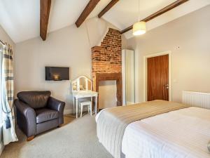 Double or Twin Room with Bathroom room in Scotch Arms Mews