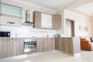 Riviera Holiday Apartments - Seafront - Wifi