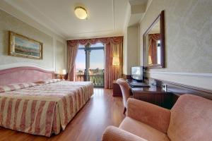Deluxe Double or Twin Room - Mountain Side room in Hotel Simplon