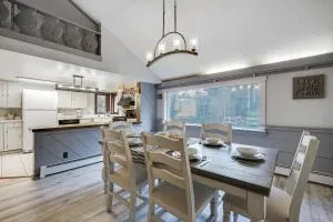 Killington Mountain Home! HotTub & 5 min to Skiing! - Stockbridge