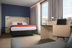 Hotels Holiday Inn Express Toulouse Airport, an IHG Hotel : photos des chambres