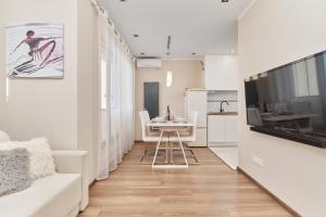 Apartment Wrocław Krakowska with Balcony and FREE GARAGE by Noclegi Renters