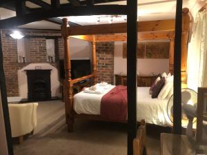 The Rose Room - Four Poster (Not Pet Friendly) room in The Mug House Inn