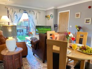 Lake District cottage in 1 acre gardens off M6