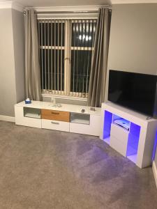 City Centre Executive 2 Bed Apartment with WiFi & Parking