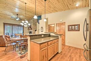 Less Than 1 Mi to Torreon Golf Club Show Low Condo