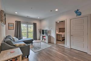 Modern Nashville Condo 7 Mi to Downtown!