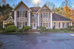 Million-Dollar Estate by Downtown Franklin! - Wayah Depot
