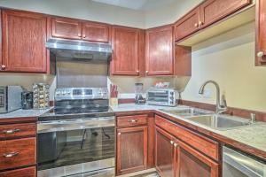 Walk to Downtown and Coast Trail Condo in Anchorage