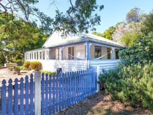 Witts Oasis Two traditional Tea Gardens cottages