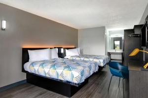 Quadruple Room - Non-Smoking room in Studio 6 Meridian MS Bonita Lakes