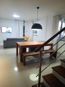 Fantástica casa 4 quartos próxima a praia em condomínio fechado !