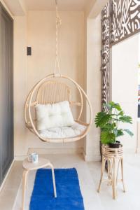 Exotic 1BDR w Outdoor Terrace Pool & Beach Access