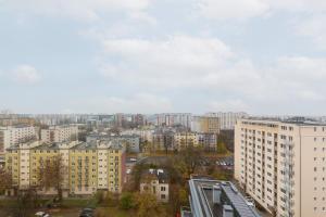 Metro Wierzbno Apartment by Renters