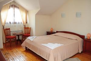 Three-Bedroom Suite room in Kris Guest House