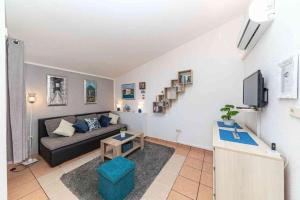 Apartment in Okrug Gornji with sea view, balcony, air conditioning, W-LAN 5050-1