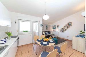 Apartment in Okrug Gornji with sea view, balcony, air conditioning, W-LAN 5050-1