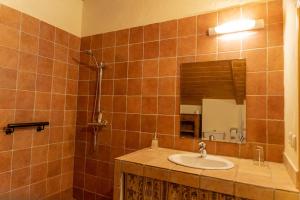 Auberges Auberge des Calades : Chambre Quadruple avec Salle de Bains Privative