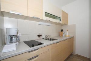 Studio apartment in Okrug Gornji with terrace, air conditioning, WiFi, washing machine 5051-1