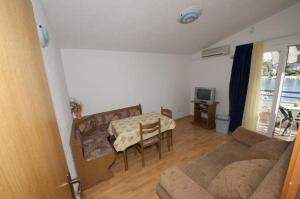 Apartment in Seget Vranjica with sea view, balcony, air conditioning, W-LAN 5052-4