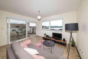 Apartment in Okrug Gornji with sea view, terrace, air conditioning, WiFi 5051-2